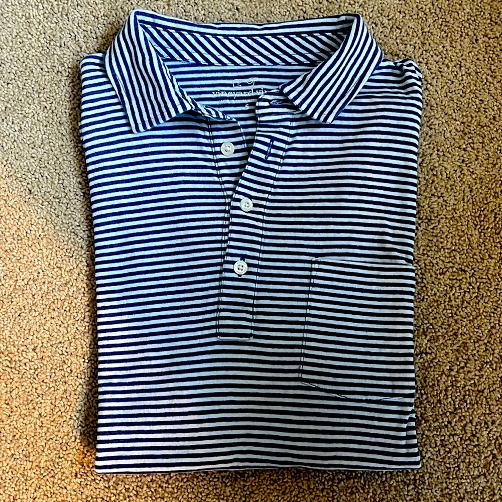 Men’s EUC Vineyard Vines polo shirt. Size small.